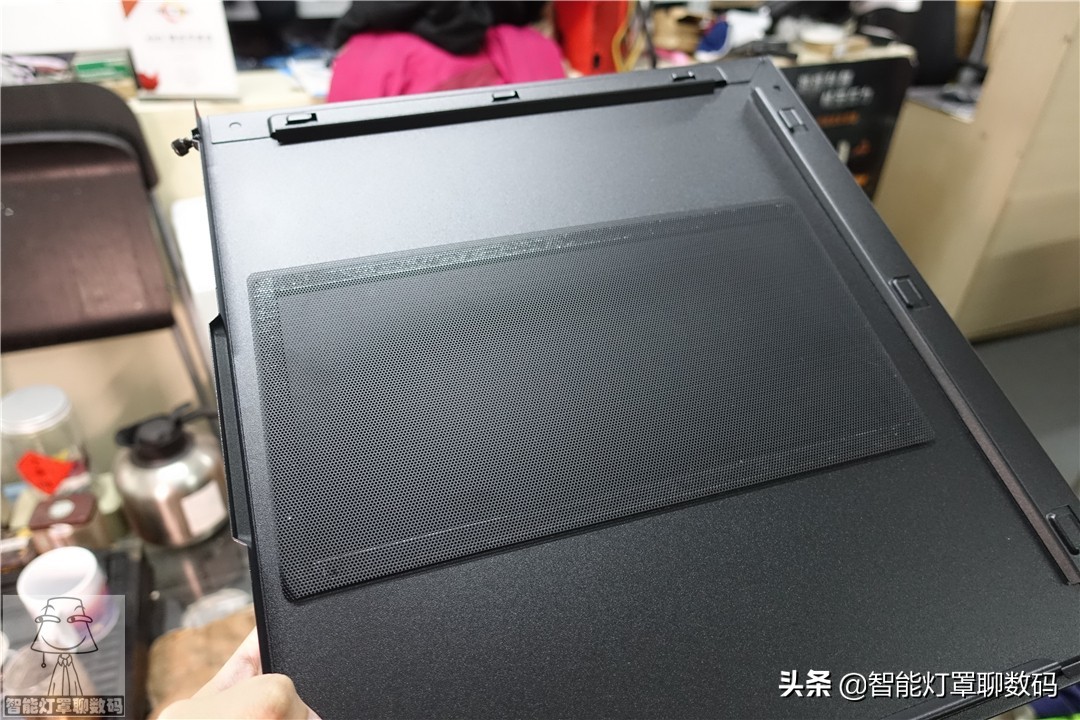 灯罩装机日记001：妹子的万元设计游戏机，感觉主板选错了