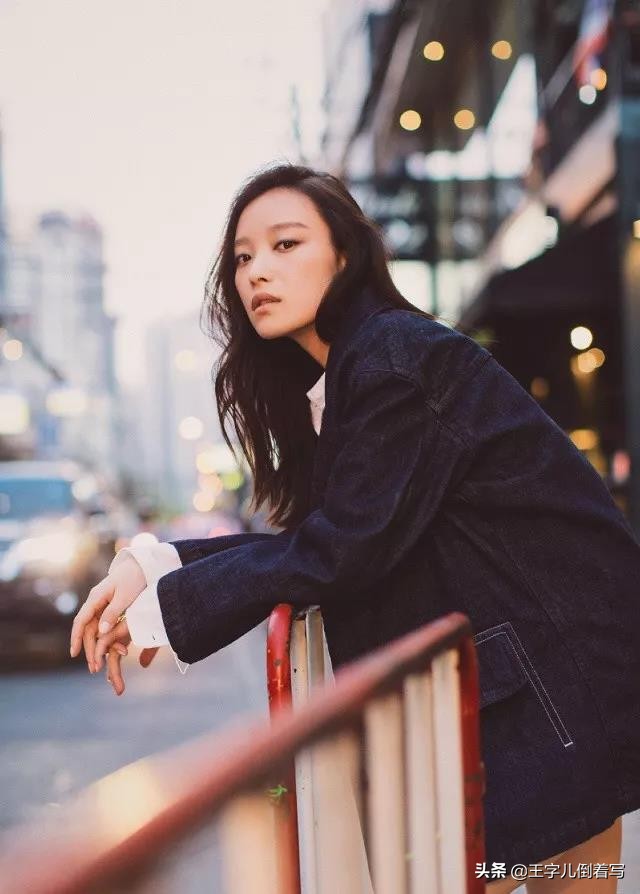 女生怎么摆pose怎么拍照好看,小女孩拍照如何摆pose戴帽子