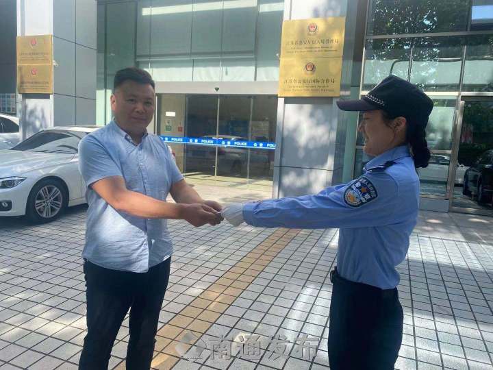 高考身份证丢了交警求助,高考现场考生丢失身份证执勤