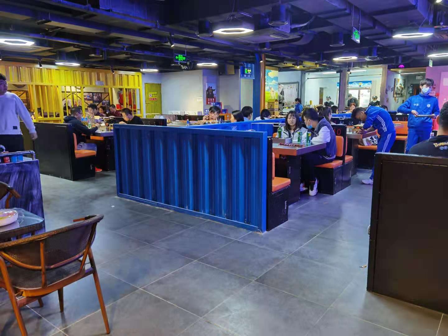 木炭烤火与电烤火哪个划算,电烧烤炉和木炭烧烤哪个更省钱