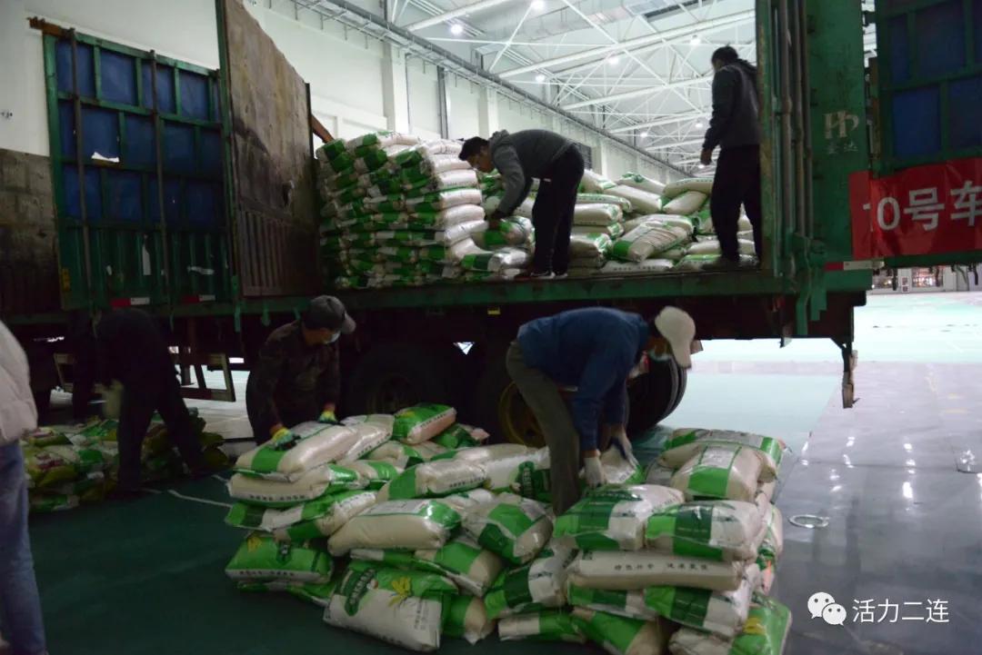 抗击疫情物资支援车队,抗击疫情爱心物资车队