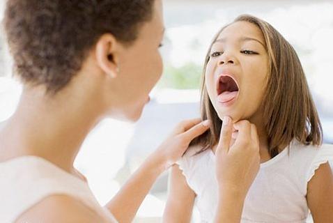 鱼刺卡喉咙威灵仙可以去除鱼刺吗,鱼刺卡住喉咙的偏方