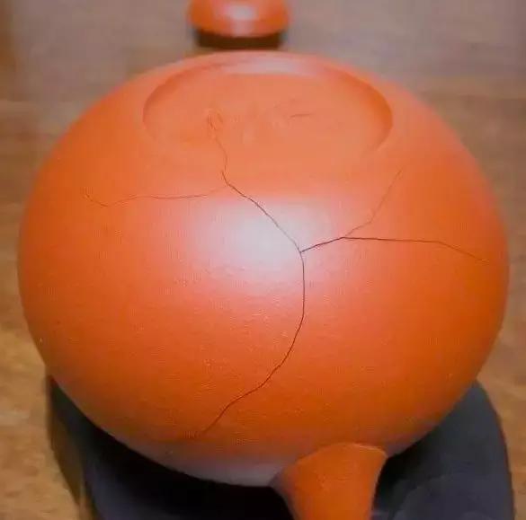 紫砂壶爆裂视频,紫砂壶爆炸是怎么回事