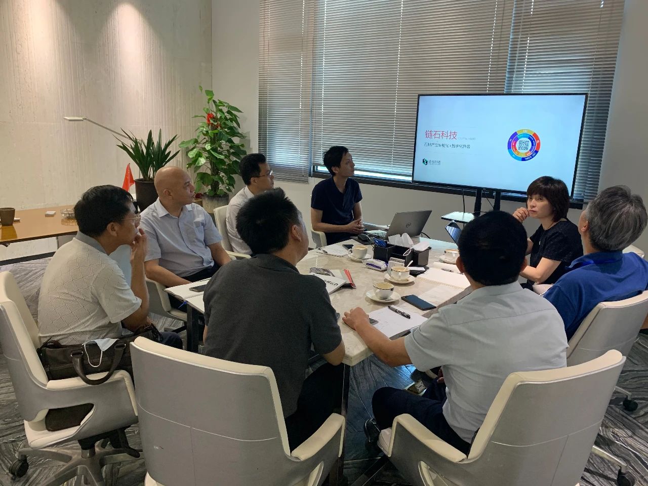 市工信局搭桥牵线海翼集团与链石科技展开合作商谈