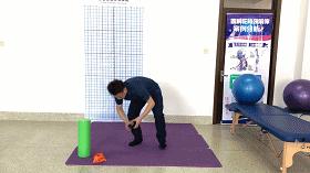 站立时两脚并不拢,交叉腿站立能矫正腿型吗