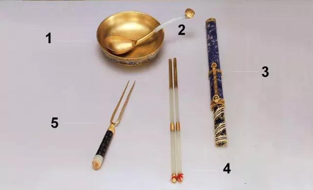 清朝皇帝有多奢侈，看了这些藏品才知道