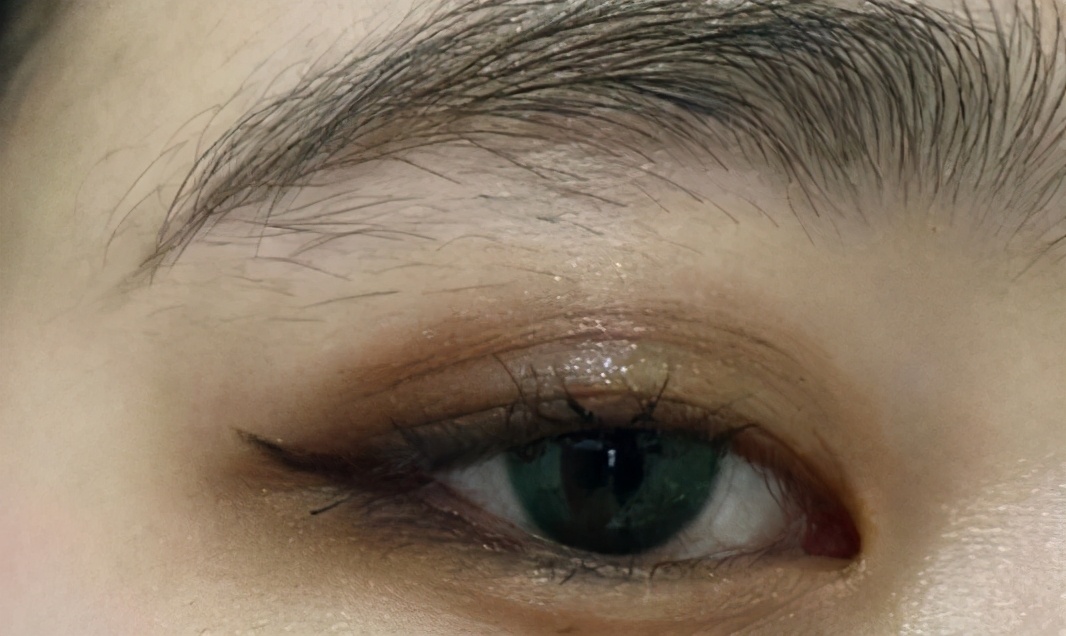 适合画眼影新手的眼影盘,怎样用眼影盘画眼影最好看又简单