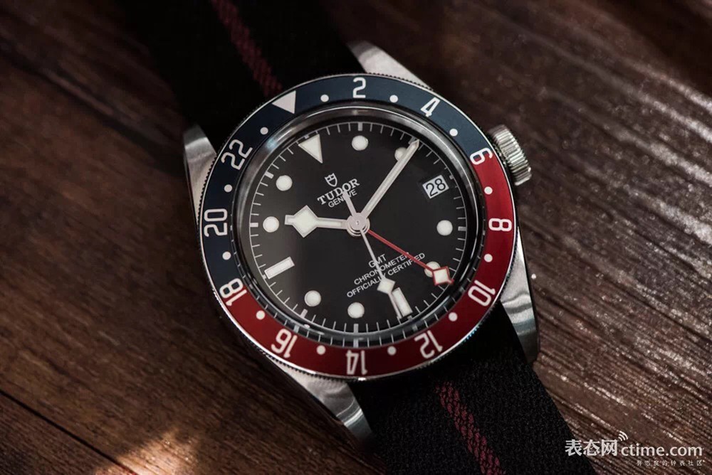 戴两块表的人永远不知道时间,戴两块表的人是什么心态