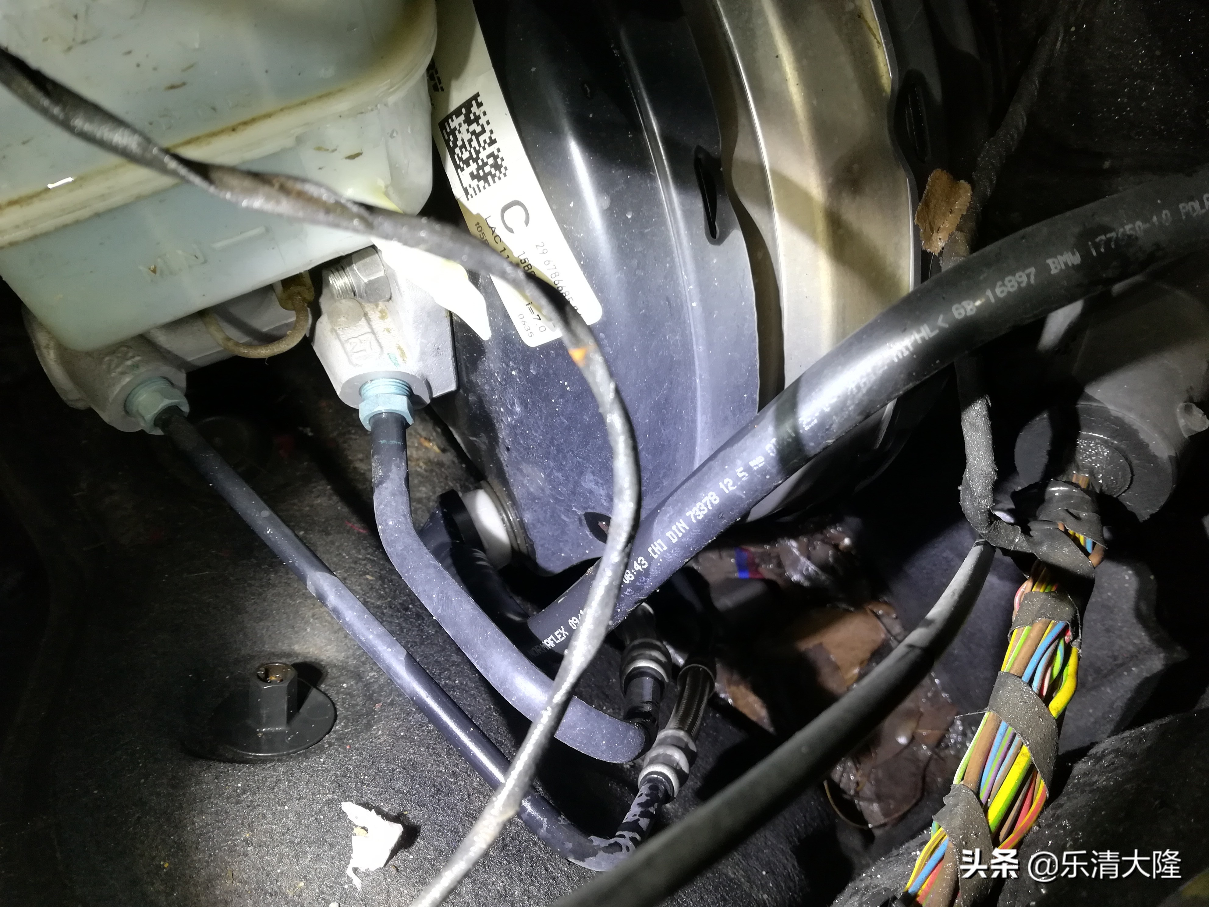 广州宝马7系内饰清洗,宝马7系发动机舱清洗