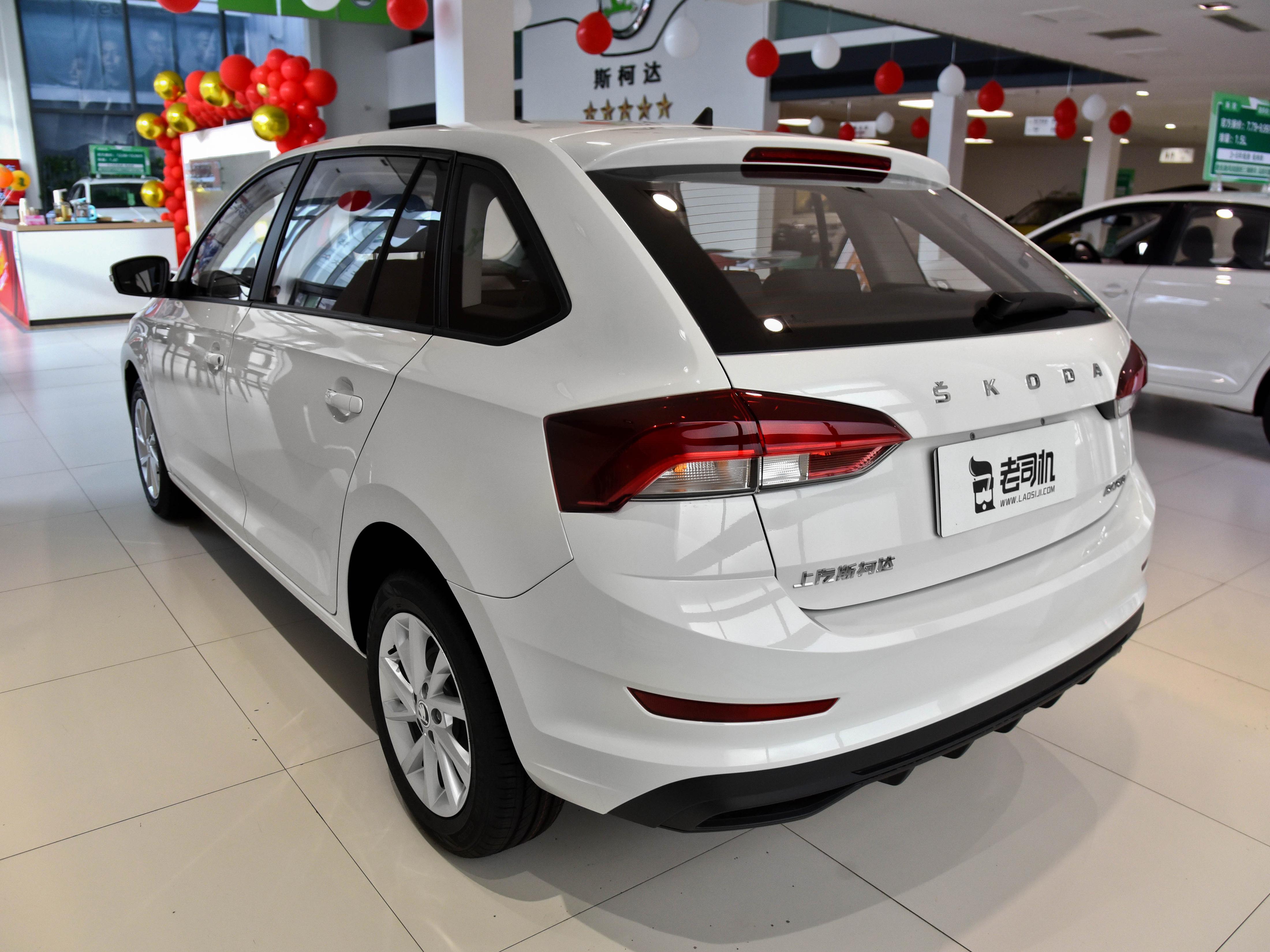 低配自动合资轿车便宜新车,低配汽车的油耗是多少