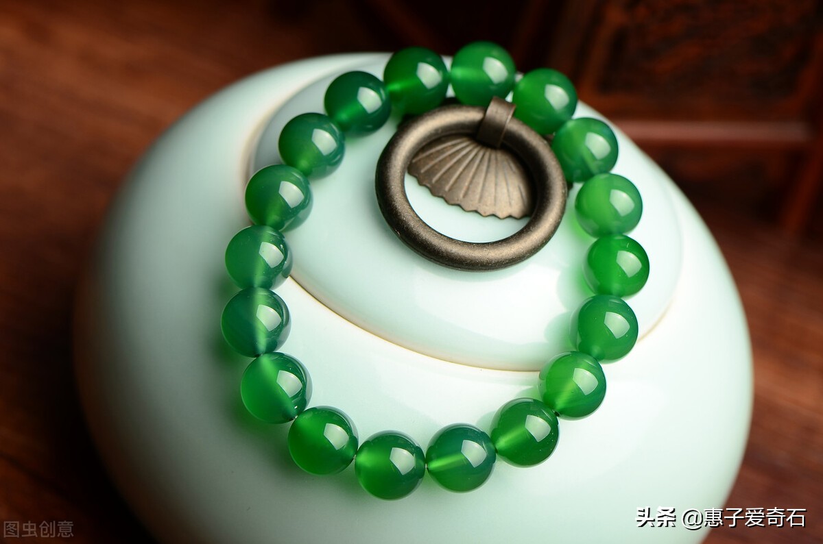 假翡翠是用什么石头做的,假的翡翠是用什么做的