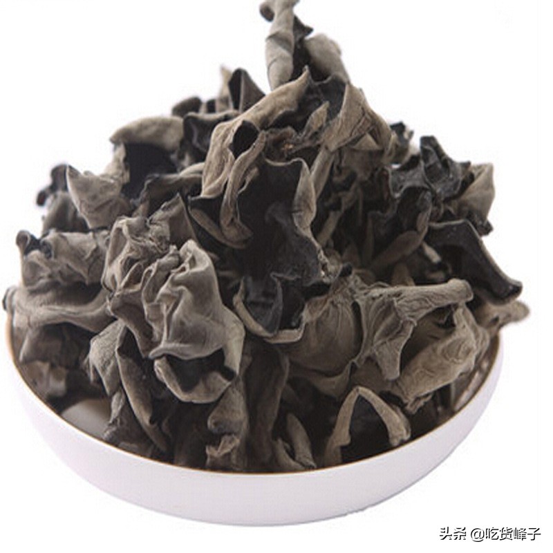 干黑木耳怎么选才能买到好的,买木耳是越黑越好吗