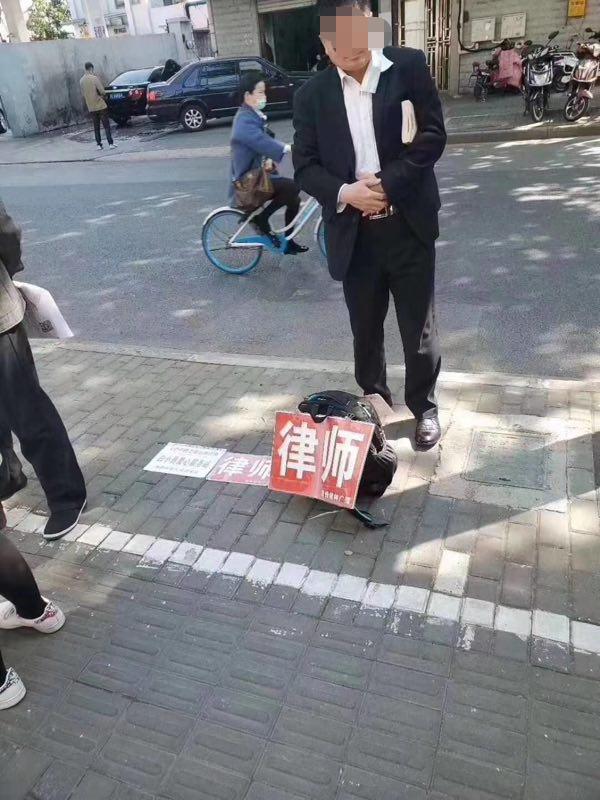 想去摆摊创业的说说,有一起创业摆摊的吗