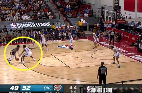 库明加篮下三连晃,库明加自抛自扣压哨