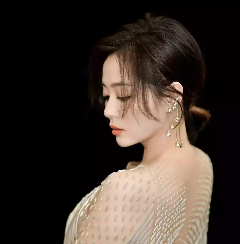 错爱15年终甩渣男，让王思聪都疯狂打call的她惊艳了全网！