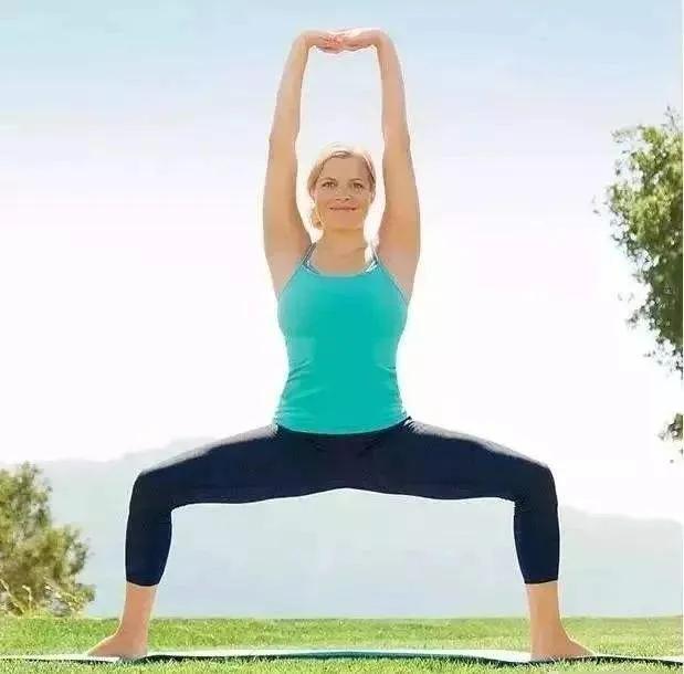 开髋拉伸大腿内侧瑜伽体式,超级有效的瑜伽动作