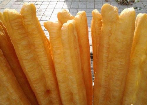 鸡蛋小油条的做法,鸡蛋油条汤的家常做法