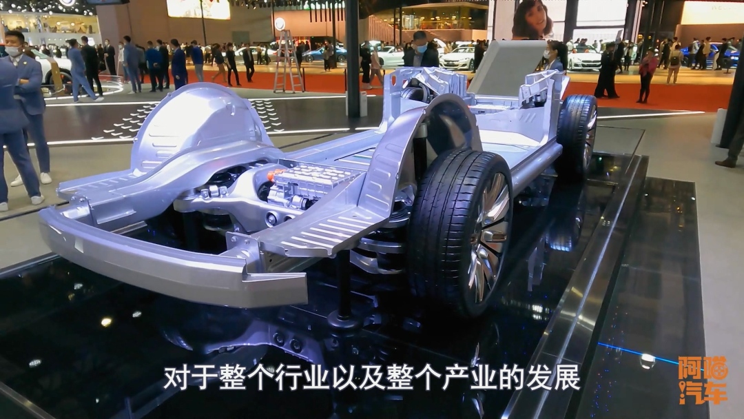 特斯拉频频刹车失灵喵哥冒险体验,特斯拉刹车事件测试