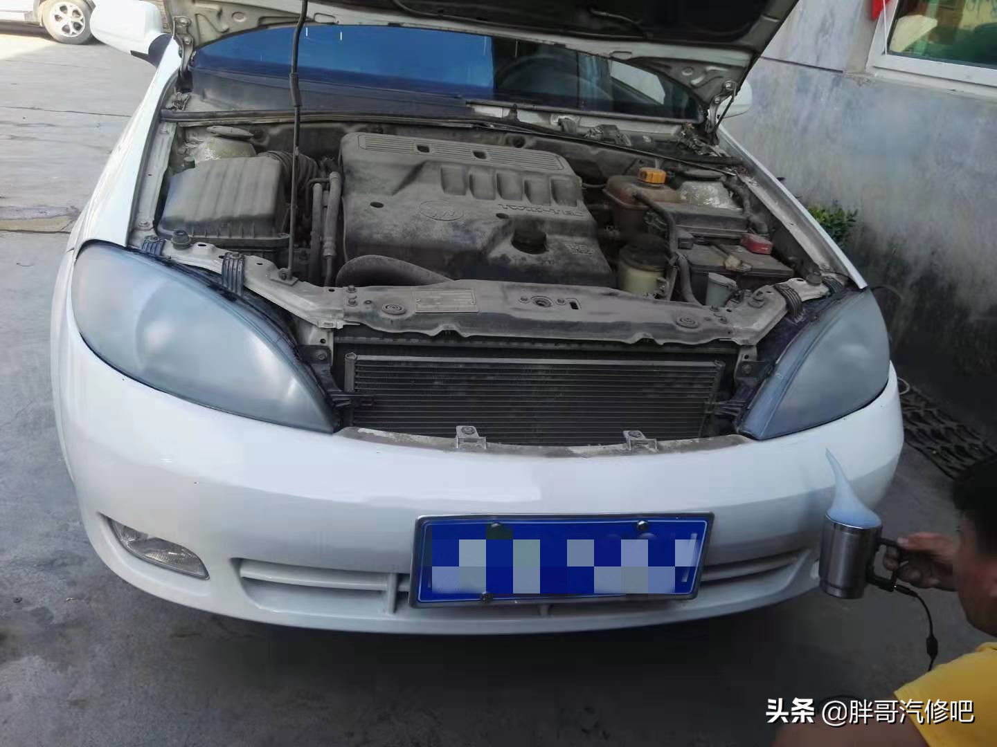 车灯发黄家用方法,大灯漏水发黄怎么补