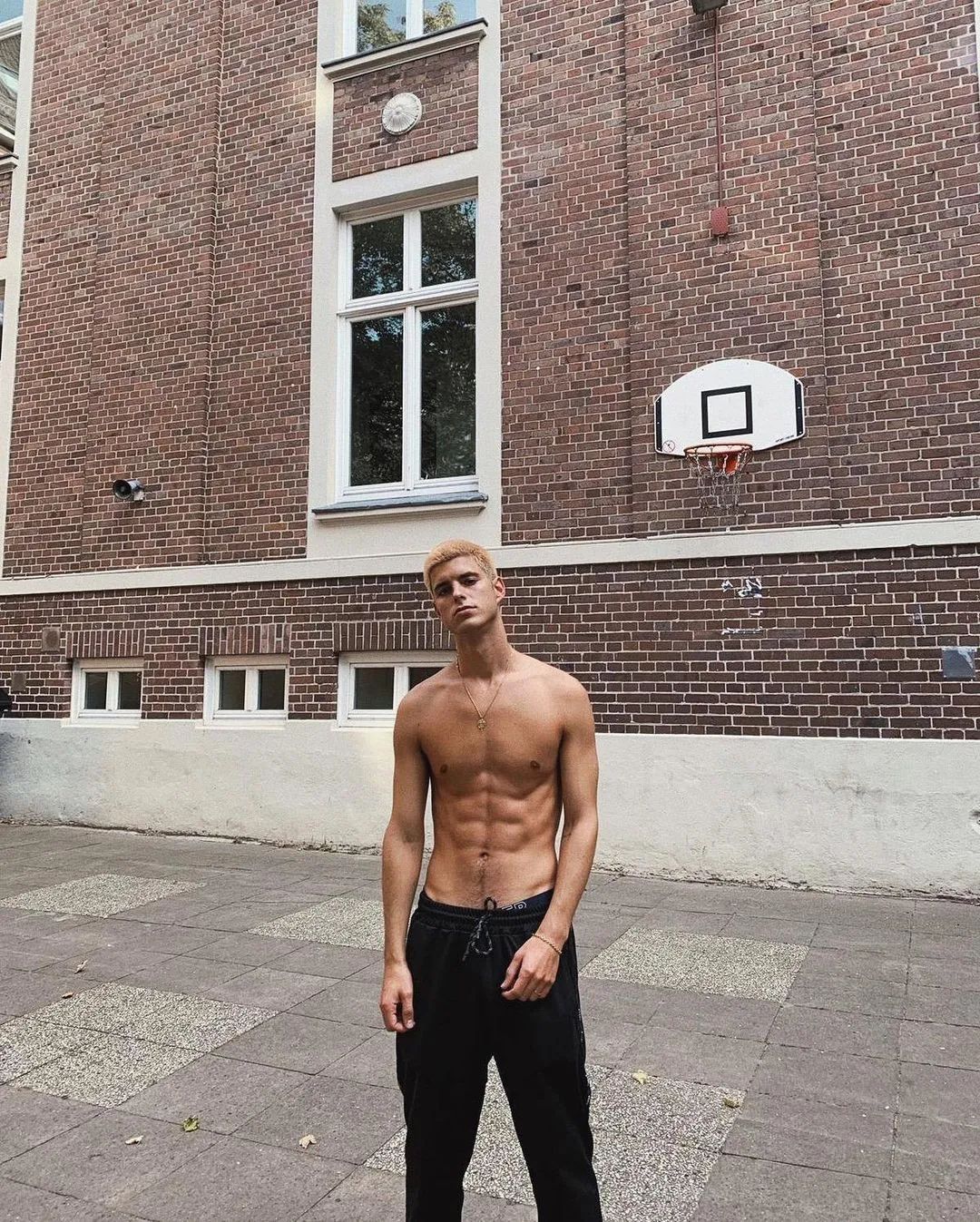 西班牙高颜值男模27岁,西班牙男身高