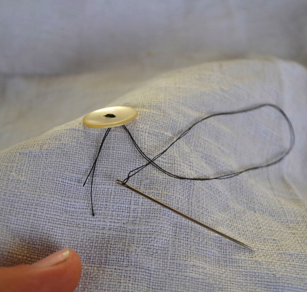 衣服扣纽扣办法,衣服纽扣扣错了怎么取出来