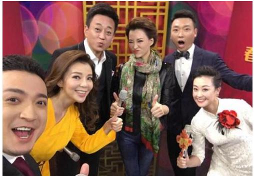 李梓萌口误抢康辉台词视频,央视新闻康辉说李梓萌