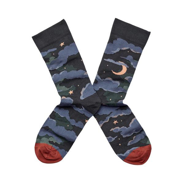 谁说袜子很无趣？BonneMaison，每一双袜子都存在强烈的故事感！