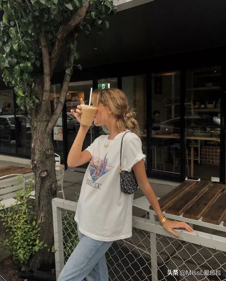 有哪些手袋既经典又时髦呢,时髦氛围感的必备单品迷你手袋