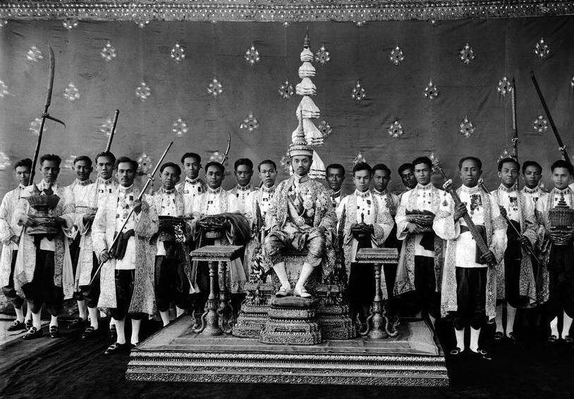 泰国国王和军方谁说了算,泰国国王有权指挥军队吗