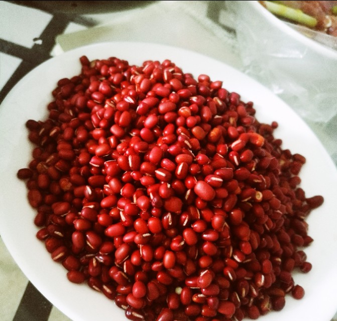 怎样包豆沙馅粽子,家常豆沙粽子的包法教程