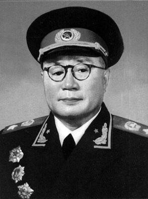 五五授衔时，人民*队军**八位最出众的参谋长，分别被授予什么军衔？