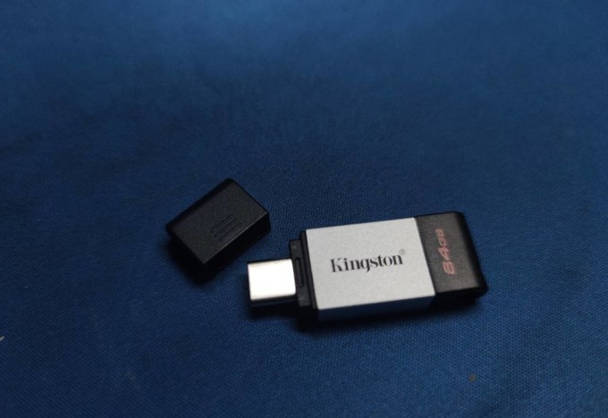 我给我老婆配了一台他们单位最好的电脑，让她再也没有理由划水