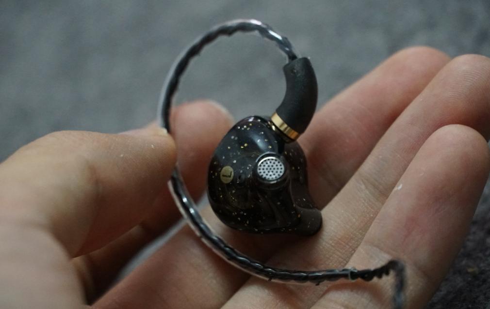 毒刺耳机200块,毒刺耳机200元