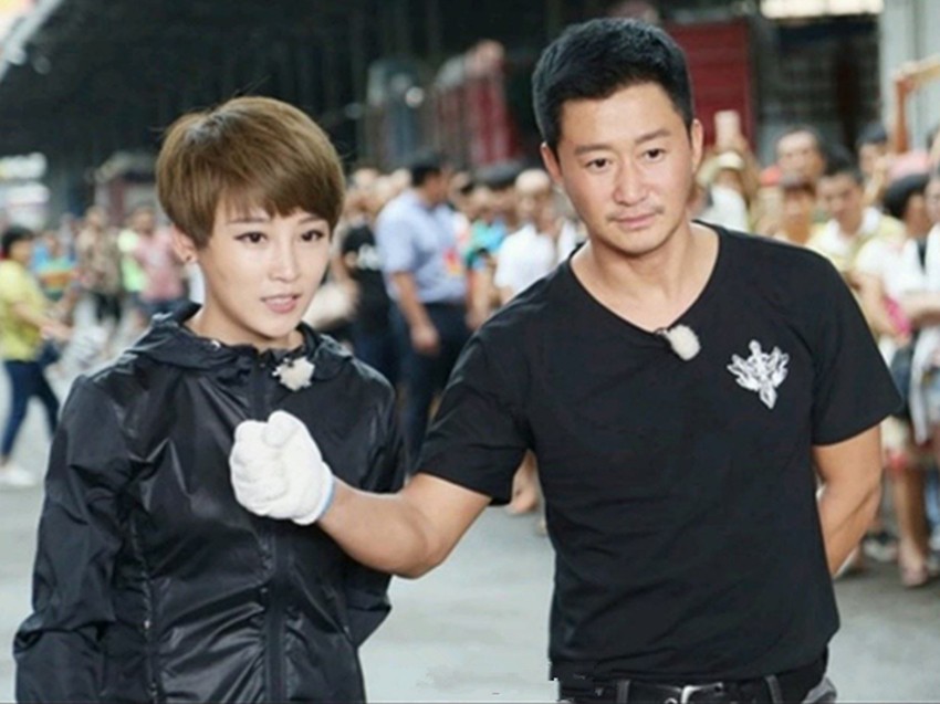 吴京幸福三重奏给谢楠惊喜,吴京谢楠综艺节目说吴京像包子