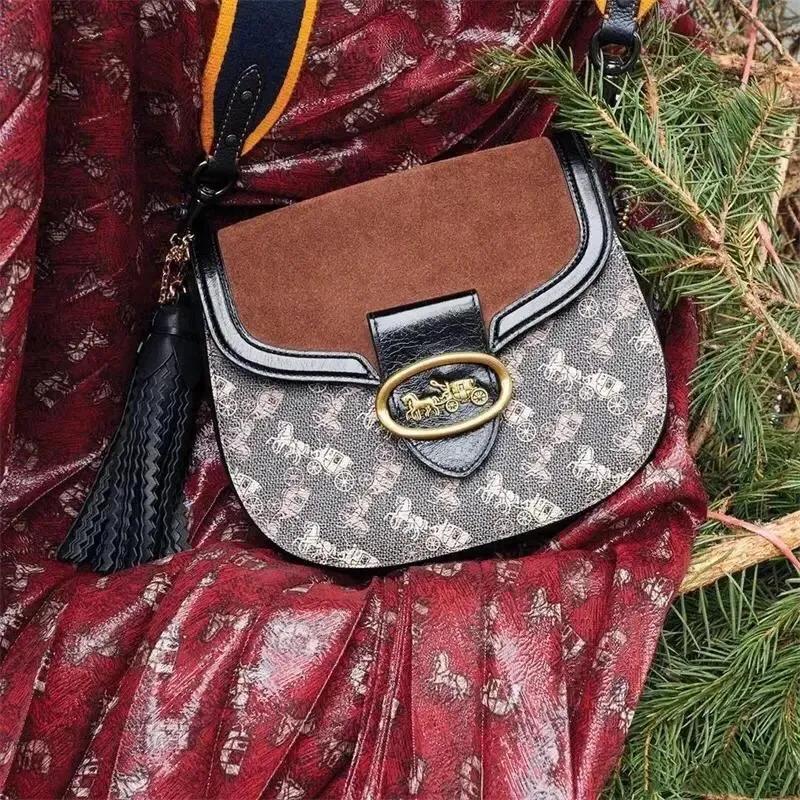 Coach蔻驰全新HorseCarriage