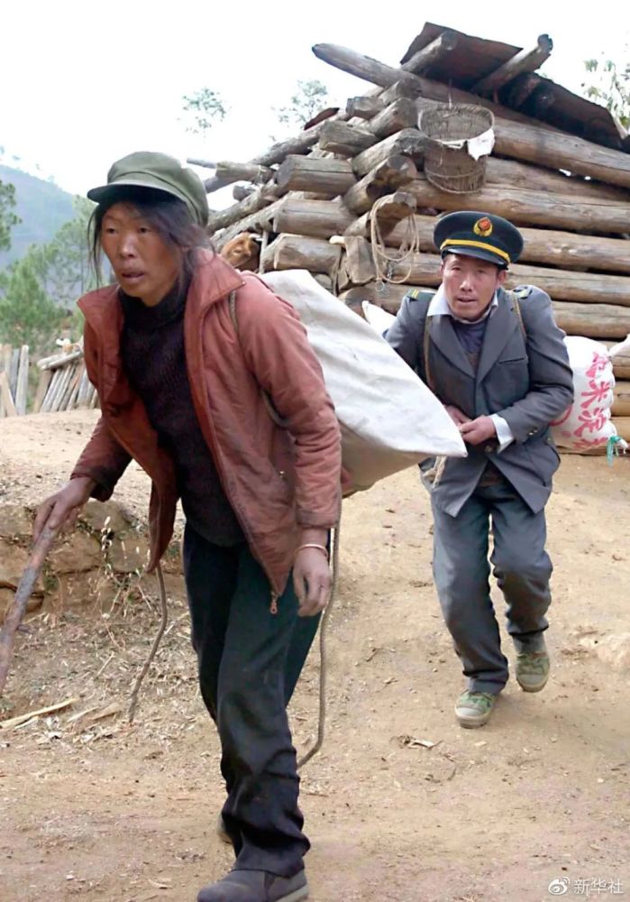 四川老汉露宿深山32年，2005年受邀去欧洲演讲，84个国家代表泪目