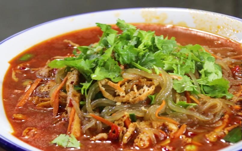 潘姥姥重庆酸辣粉正宗做法,乡村潘哥做猪血