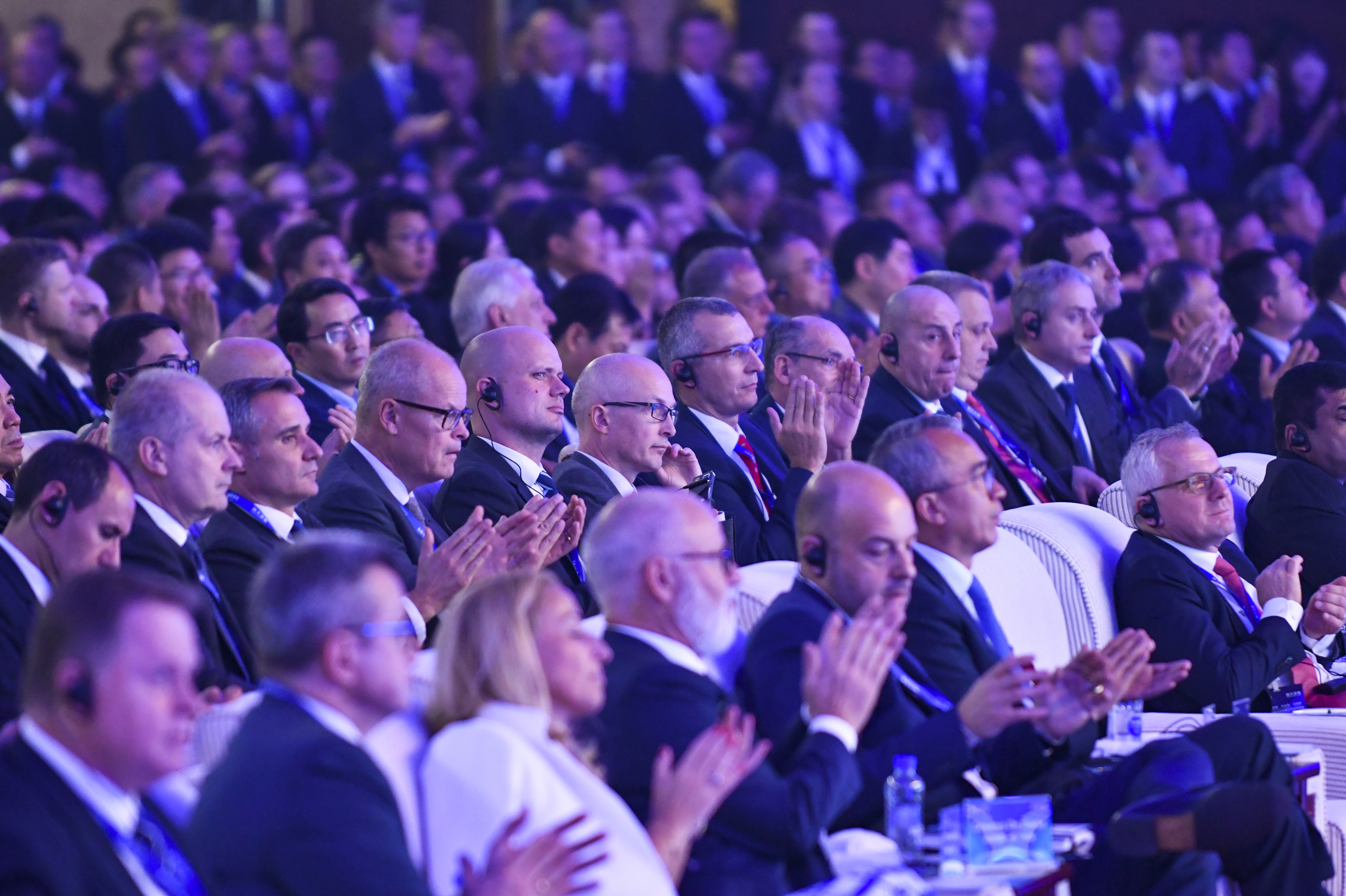 许家印峰会讲话视频疯狂刷屏：三年投450亿首款车明年亮相