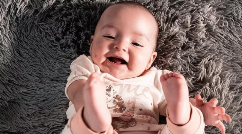 拍嗝时宝宝不配合怎么办,拍嗝宝宝不趴肩膀上怎么办