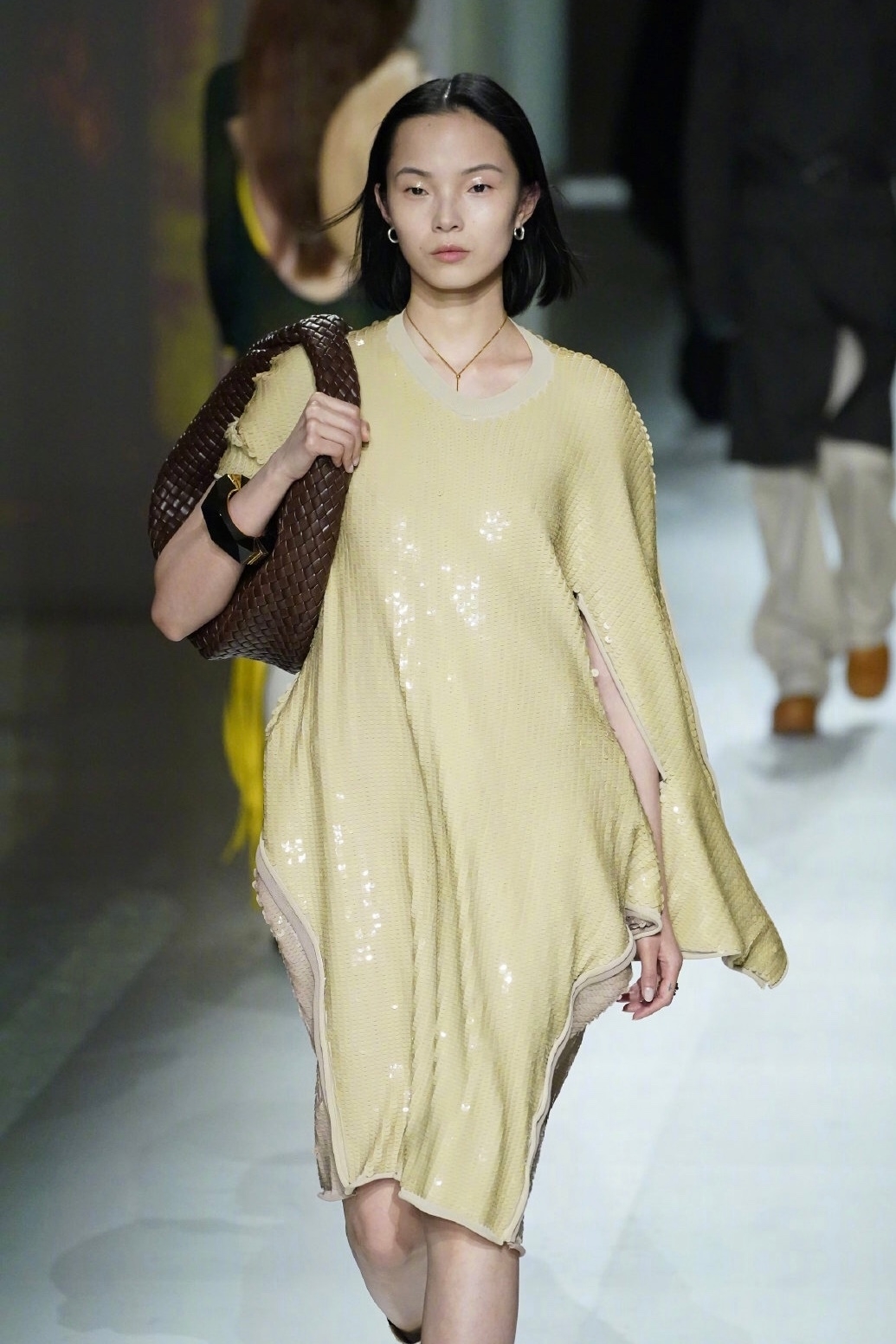 四大国模现状让人唏嘘，只剩雎晓雯后来者居上，时装周连走三场秀