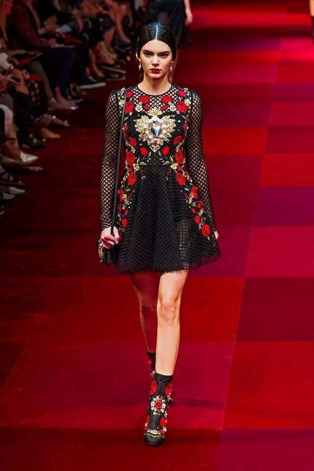 最有名的超模走秀,世界顶级超模t台云集走秀后台