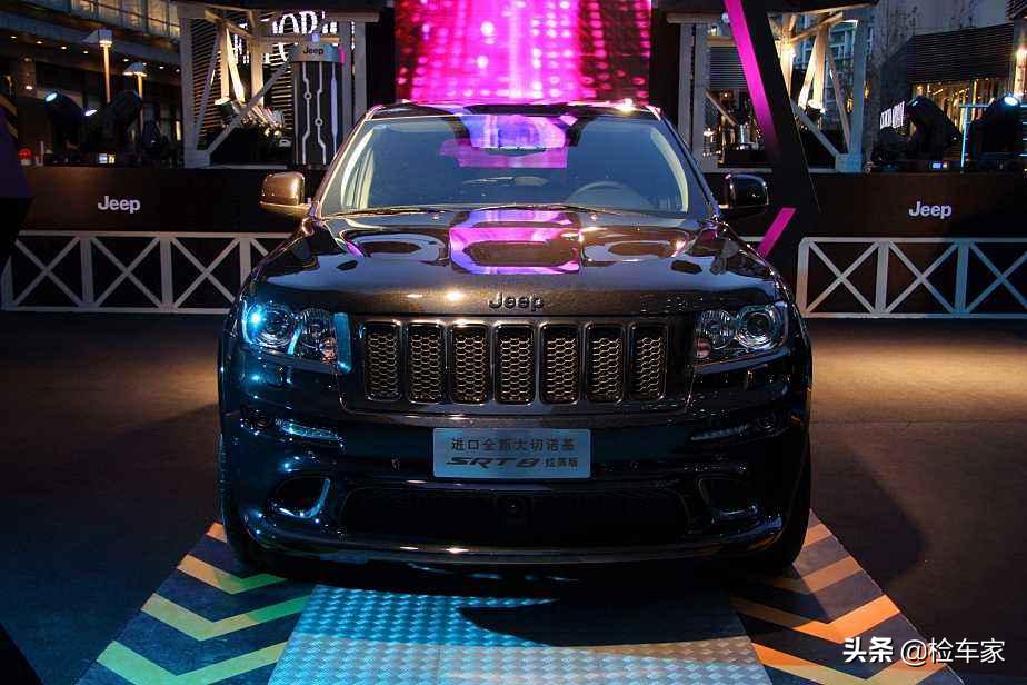 2万公里贬值80多万，45万买辆V8+6.4L的JEEP大切诺基SRT还值吗？