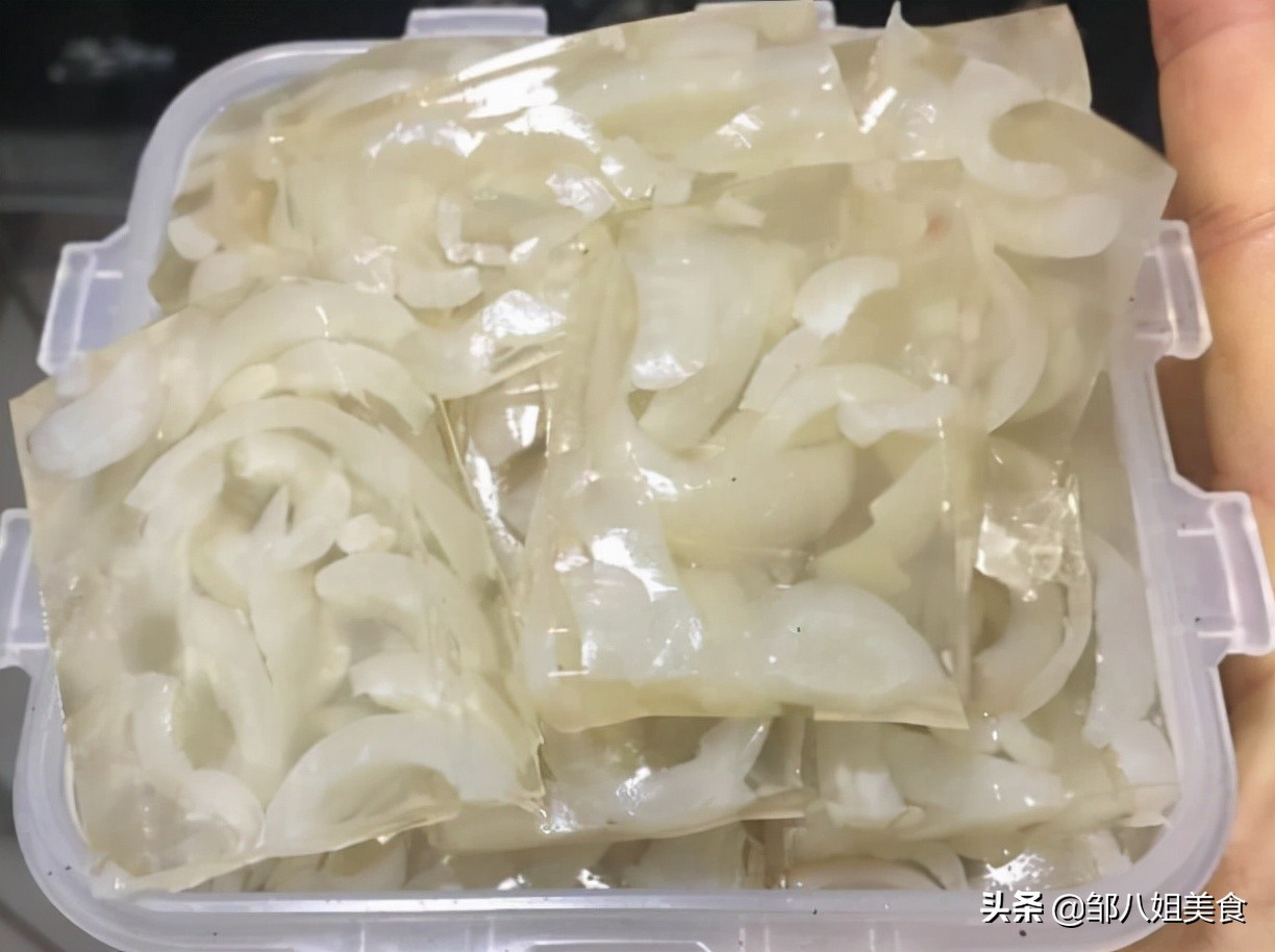 做猪皮冻的方法与技巧,做猪皮冻猪皮沉底怎么回事