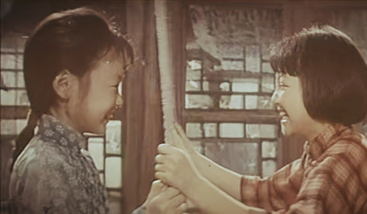 《城南旧事》：成人热衷审判，英子单纯的爱和善良，你还记得吗？