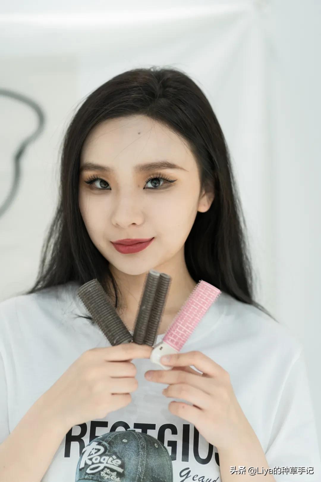 不要再披头散发了夏天适合的发型,披着和扎着都好看的浅层次发型