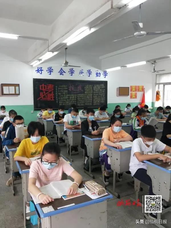 仙桃学生神兽归笼视频,神兽归笼小学家长开心到模糊