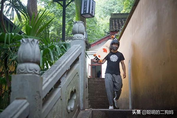 灵隐寺招人，10万网友求职上热搜！4点下班、条件只有一个...