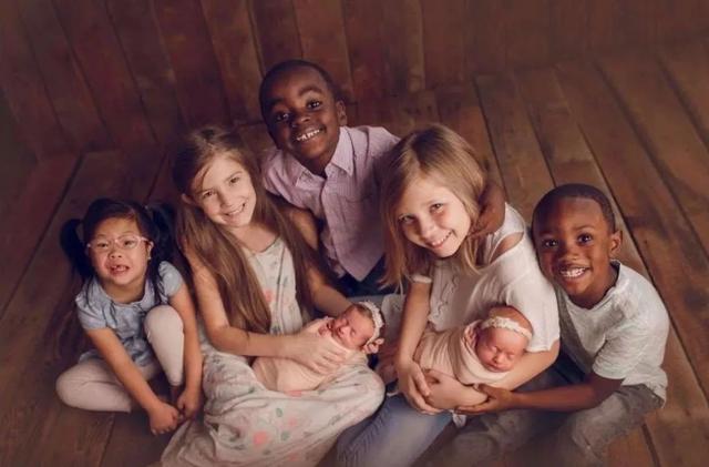 被母亲抛弃的唐氏宝宝,国外唐氏儿长大