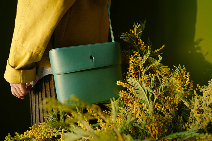 不要再背烂大街的双肩包了,别再背烂大街的轻奢包