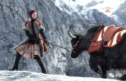 爱马仕丝巾为啥这么贵？7万多种颜色耗时两年看完就觉得值了